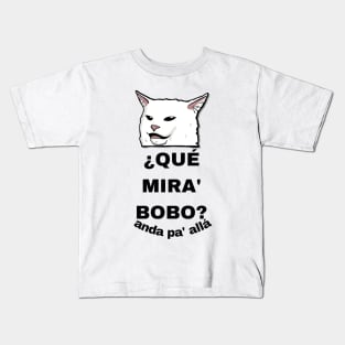 CAT SAYS QUE MIRA BOBO Kids T-Shirt